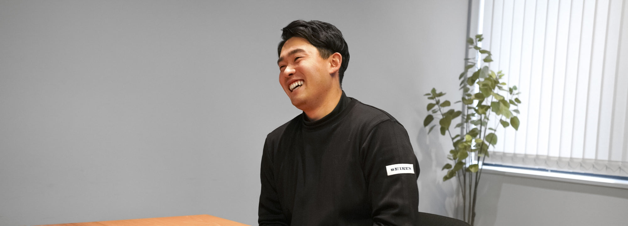 ゴルフ専用サングラス「JP-S」をご利用いただいている織田信亮プロに対談インタビューをさせていただきました。